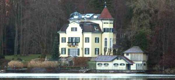 http://24daily.net/wp-content/uploads/2014/01/Kreml-Boss_kaufte_See-Schloss.jpg