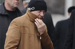 Обращаем внимание, что на Иванющенко и шапка и пальто итальянской сверхдорогой фирмы ZILLI