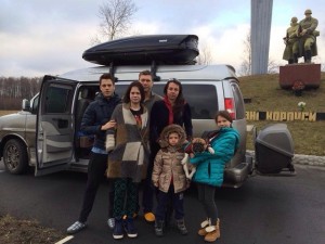 Семья Царевых перед выездом в Европу (фото из «Фейсбука» Олега Царева)