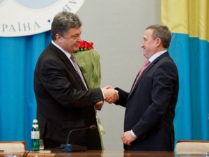 Фото: Порошенко та Дещиця (ukranews.com)