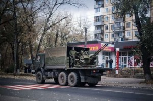 РФ продолжает перебрасывать военную технику на восток Украины. Фото: AFP