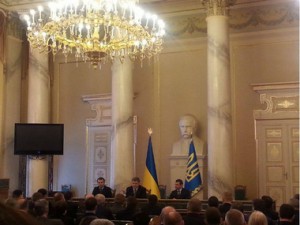 Сегодня, 30 декабря, президент Украины Петр Порошенко сообщил о назначении на должность главы Львовской ОГА Олега Синютки, передает корреспондент ZIK.