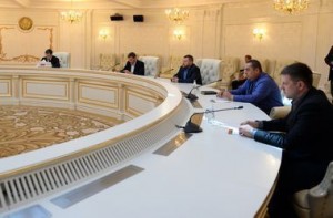 Встреча Контактной группы по Донбассу в Минске начнется в 16.00, заявил Чалый. Фото: AFP