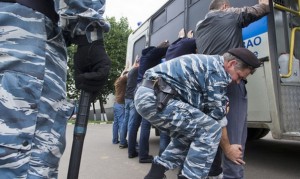 Аресты на рынке в Симферополе Источник: Новости Facenews - http://www.facenews.ua/articles/2014/257055/