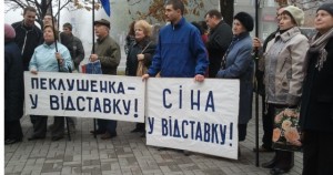 В Запорожье активисты пикетирую мэрию, и готовятся проводить люстрацию