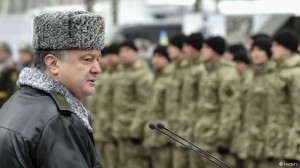 Петр Порошенко перед строем украинских солдат