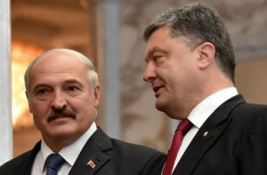Александр Лукашенко и Петр Порошенко.  Фото: AFP