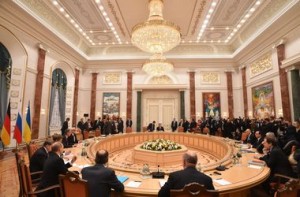 Переговоры в Минске затянулись. Фото: AFP