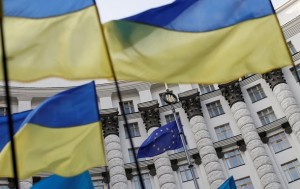 Фото: Reuters Украина не перенесет сроки вступления в силу договора о ЗСТ, заявил Яценюк